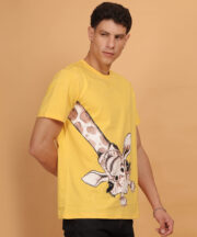 Men’s premium Cotton T-shirt yellow with lively Funny Giraffe graphic print